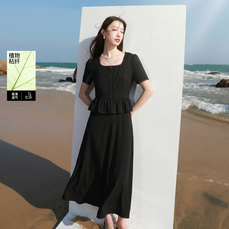 13458500.三彩若潮大码女装2026夏季新款方领连衣裙收腰小黑裙A字短袖胖MM