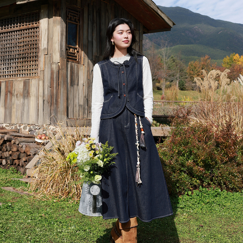 13455322.三彩若潮大码女装2026春季新款牛仔马甲圆领无袖开衫外套短款胖MM