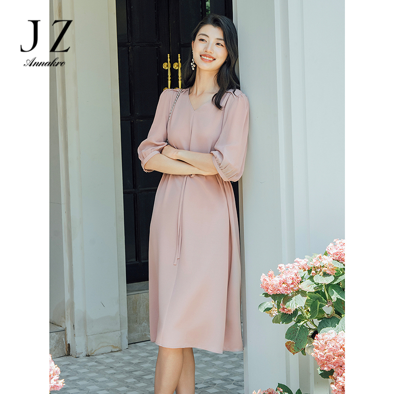 13471304.玖姿安娜蔻优雅端庄气质极简风桑蚕丝收腰连衣裙女夏季新款