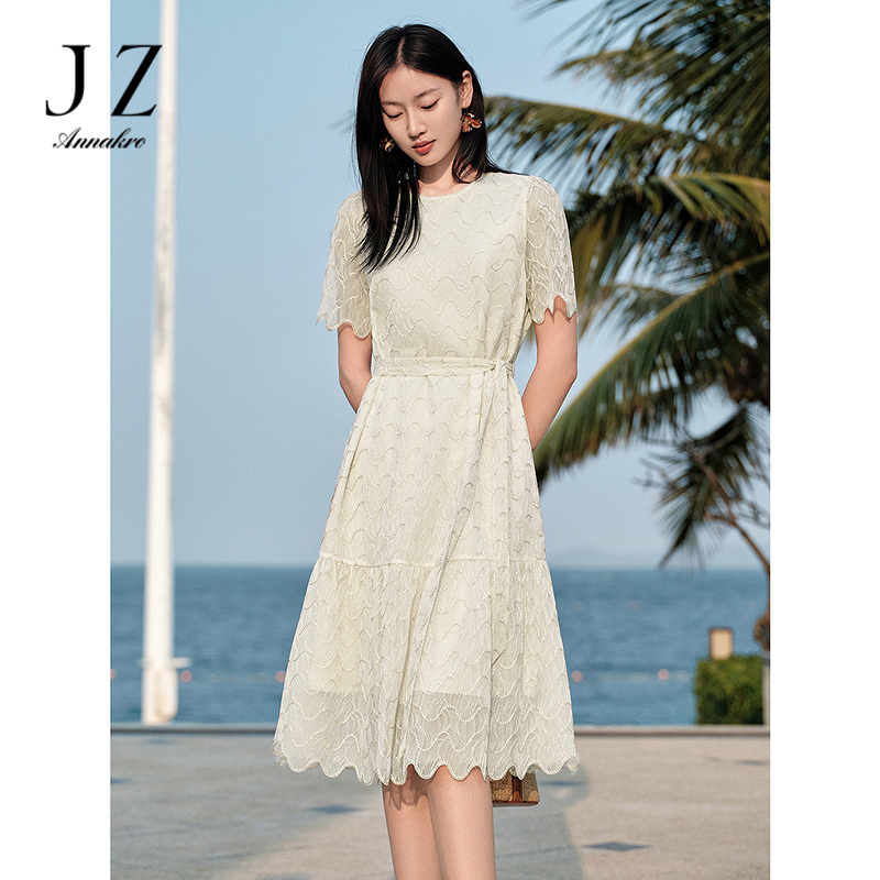 13471371.玖姿安娜蔻浪漫法式优雅重工绣花蕾丝收腰连衣裙女夏季新款