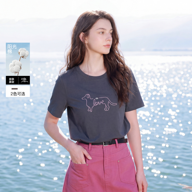 13455471.三彩若潮大码女装2026春季新款圆领棉T恤短袖小狗绣花宽松胖MM