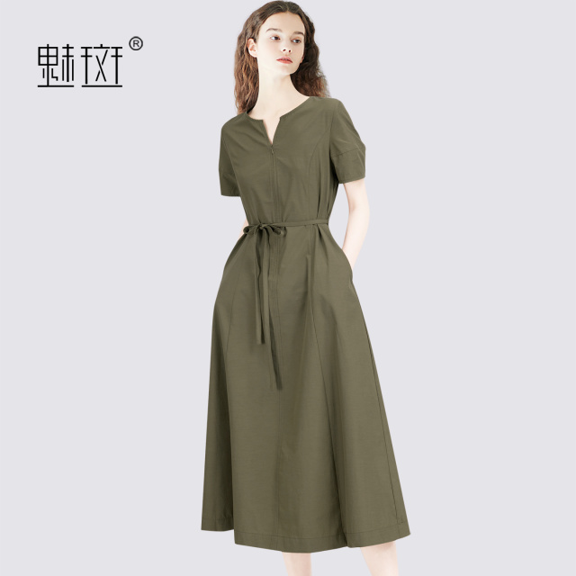 13480555.魅斑军绿色连衣裙V领A字裙