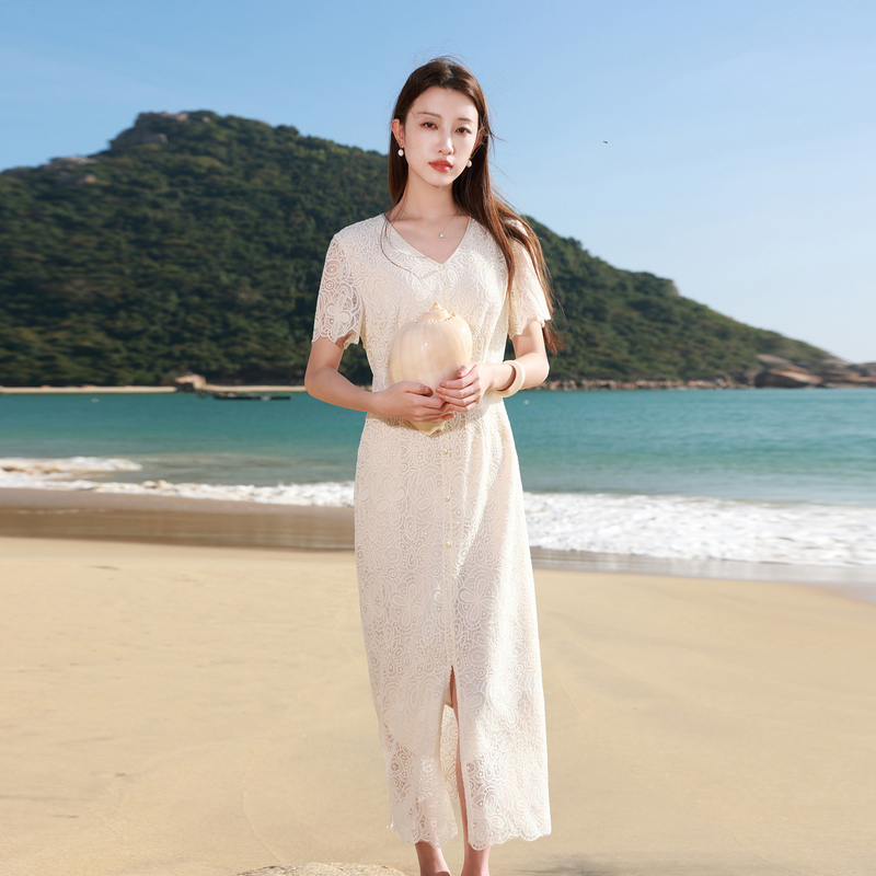 13480291.三彩若潮大码女装2026夏季新款老钱风绣花连衣裙收腰藏肉微胖MM