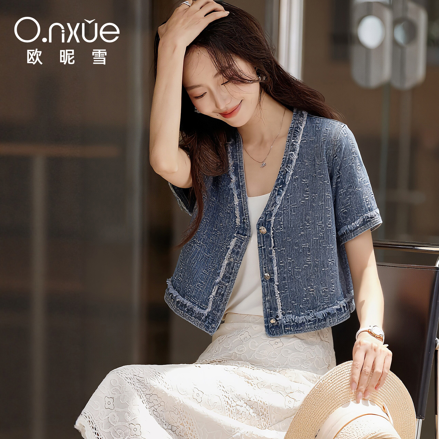 13484427.欧昵雪【时尚复古V领牛仔短袖开衫】摩登提花牛仔短外套女