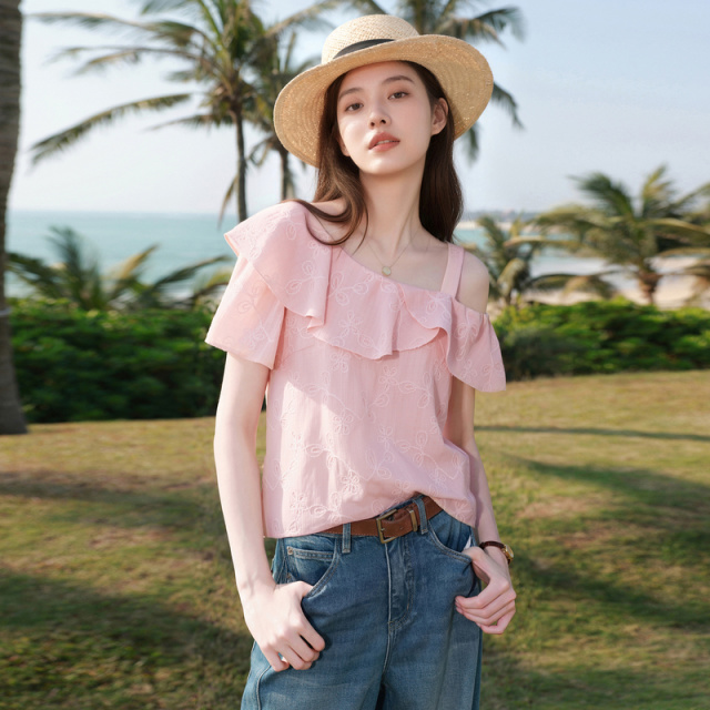 13485243.三彩若潮大码女装2026夏季新款粉色蕾丝绣花小衫上衣藏肉微胖MM