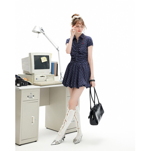 13483196.【26年夏新品】高智感少女经典百搭复古格纹收腰翻领连衣裙