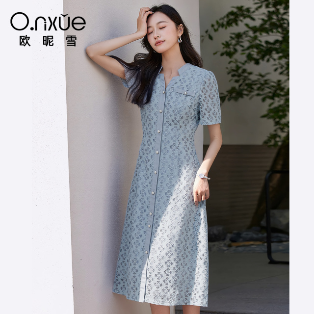13484298.欧昵雪【淑女气质半开领蕾丝裙子】优雅镂空蕾丝直筒短袖连衣裙女