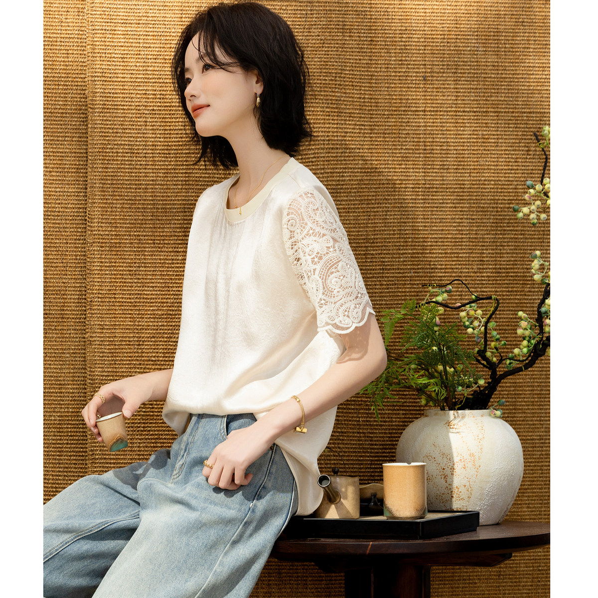 13497269.【100醋酸】夏季光泽感蕾丝花边短袖罗纹圆领宽松衬衫女高级感