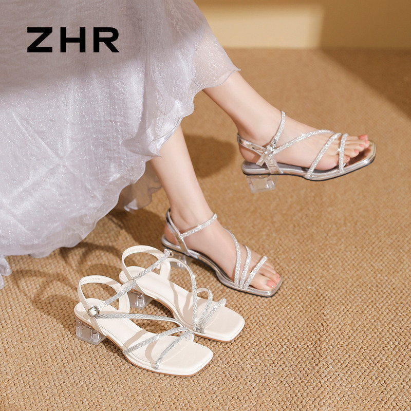 13496909.【ZHR则则】粗跟凉鞋露趾搭扣粗跟女鞋[银色：PU+镜面PU； 米色：绒布+镜面PU]