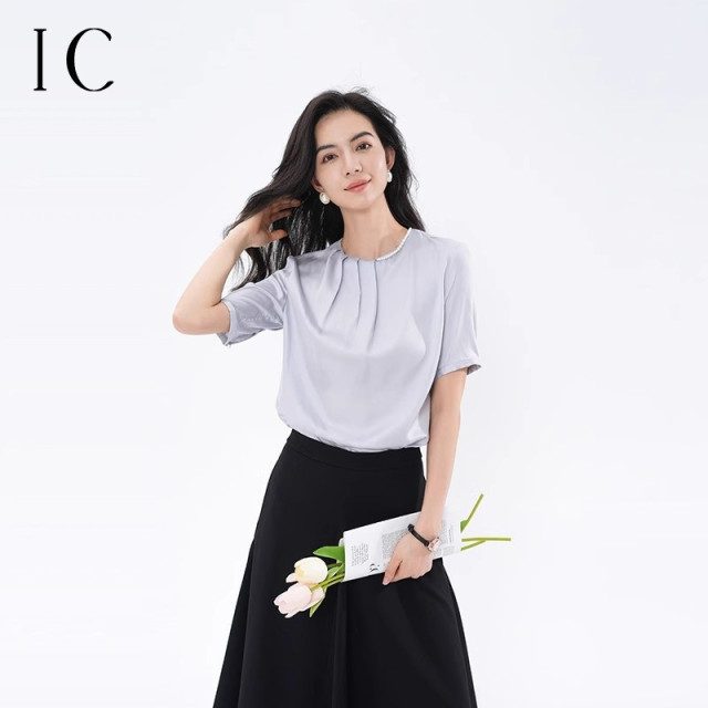 13506103.设计感圆领压褶钉珠衬衫上衣女洋气高端别致通勤小衫短袖衬衣