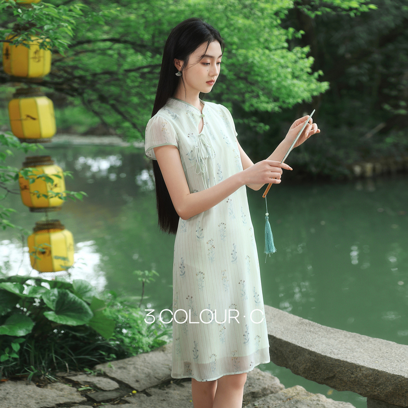 13504956.【绿阴幽草】三彩2026夏季新款新中式连衣裙立领镂空中裙C