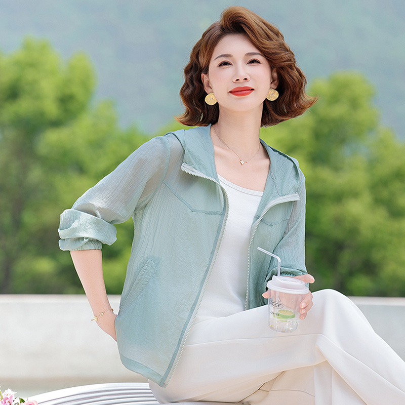 13506131.妈妈装夏季连帽印花薄款防晒时尚外套QWSNI8722