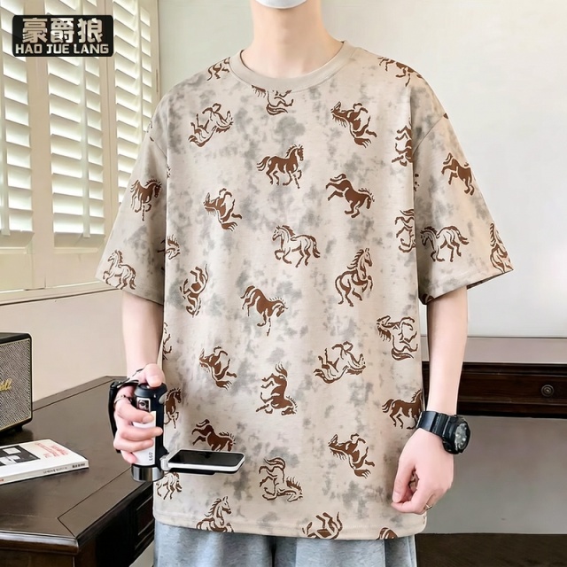 13518986.夏季新款欧货男士圆领短袖T恤烧花马图案帅气个性宽松百搭半袖潮
