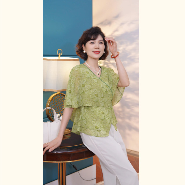 13519242.年轻妈妈夏装妈妈装衣服气质时尚2026新款洋气中老年女装洋气小衫