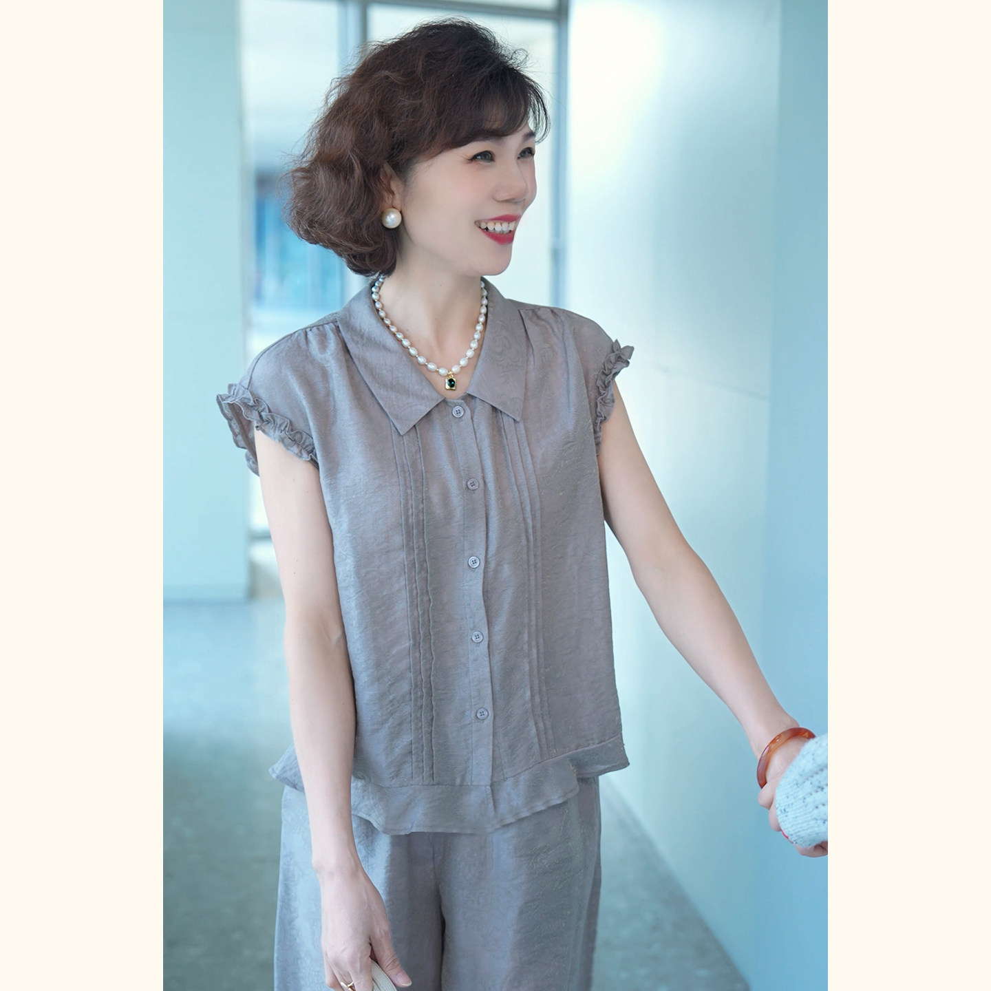 13519255.年轻妈妈夏装妈妈装纯色优雅新款洋气简约中老年女装洋气套装