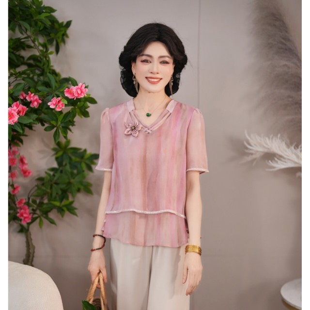 13519643.年轻妈妈装夏季气质时尚花卉新款洋气中老年女装洋气上衣
