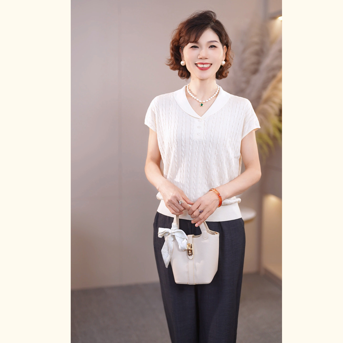 13519235.贵夫人衣服妈妈夏装时尚短袖针织衫2026新款洋气轻熟镂空t恤上衣