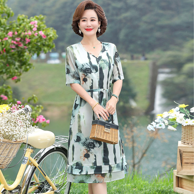 13523361.妈妈装夏季V领花色收腰显瘦洋气连衣裙2268