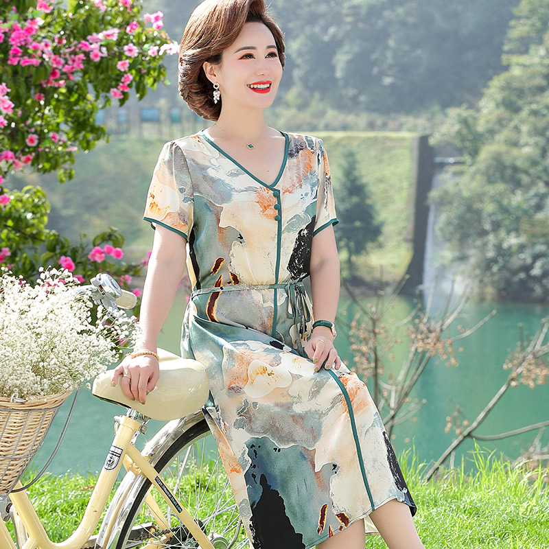 13523385.妈妈装夏季V领花色收腰显瘦洋气连衣裙2285