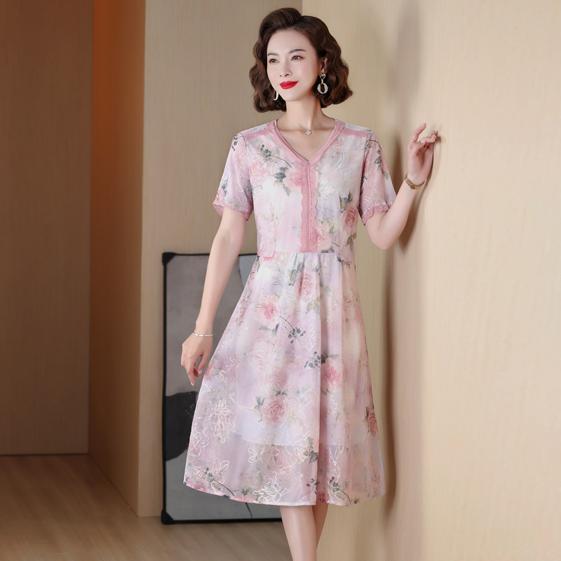 13522959.妈妈装夏季中长款绣花连衣裙