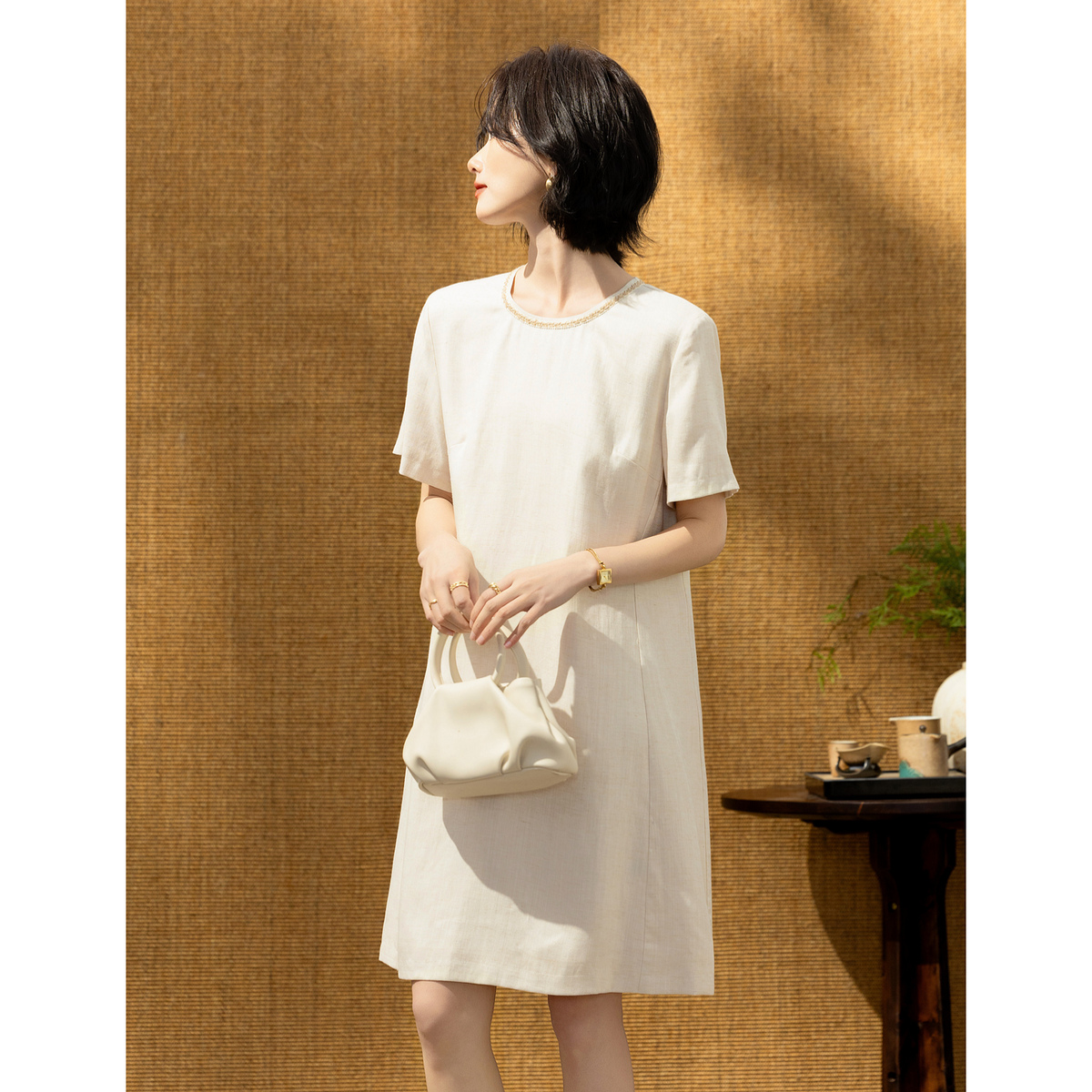 13529498.【含亚麻莱赛尔】夏季优雅风织带圆领后中隐拉A字连衣裙女高级感