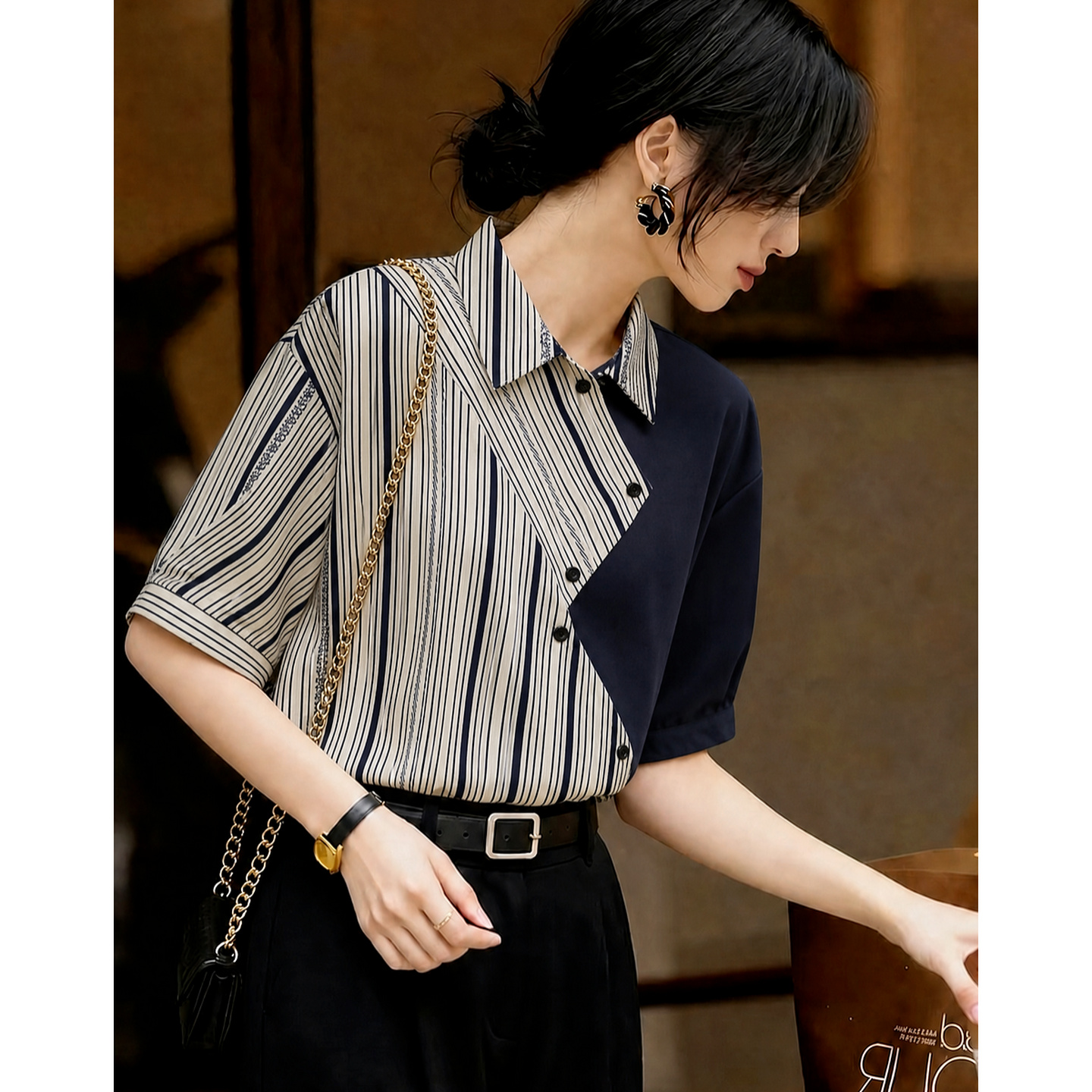 13527516.【不对称美学】夏季通勤风条纹撞色拼接翻领五分袖宽松显瘦女衬衫