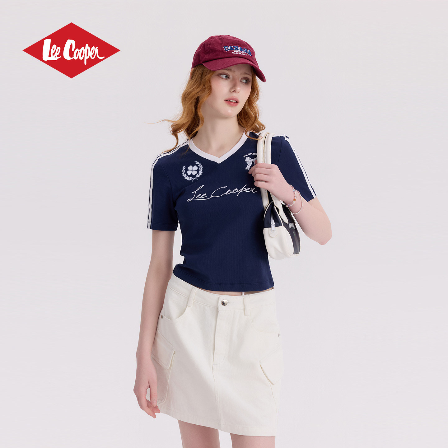 13532854.Lee Cooper短袖T恤夏季新款女生显瘦辣妹运动风v领刺绣短款休闲