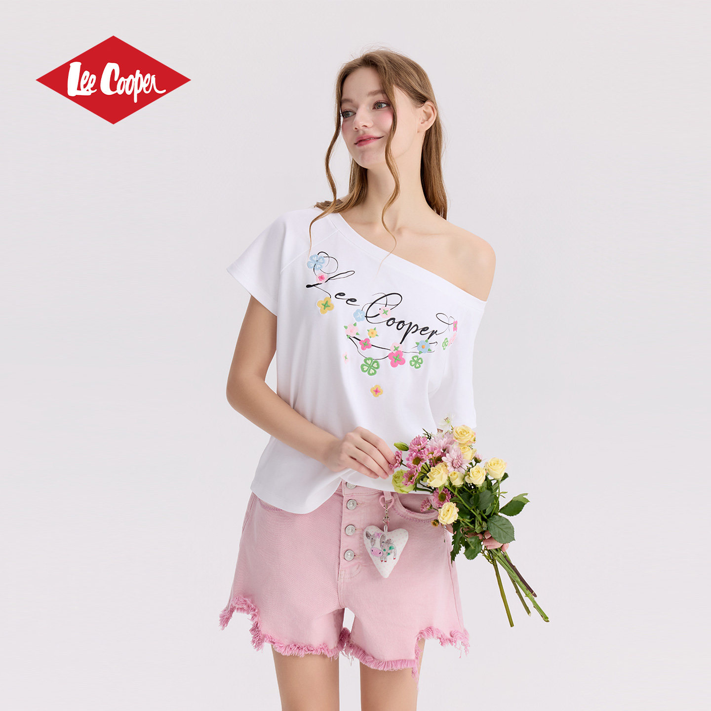 13532896.Lee Cooper短袖T恤女生斜肩小花字母印花百搭时尚夏季新款性感