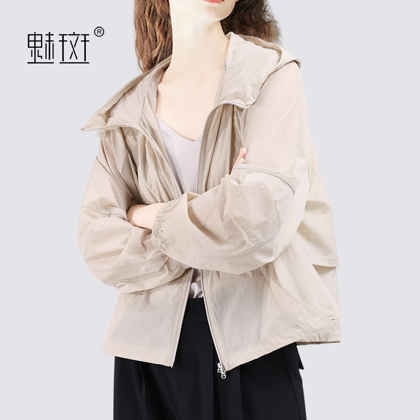 13531883.魅斑连帽短外套上衣