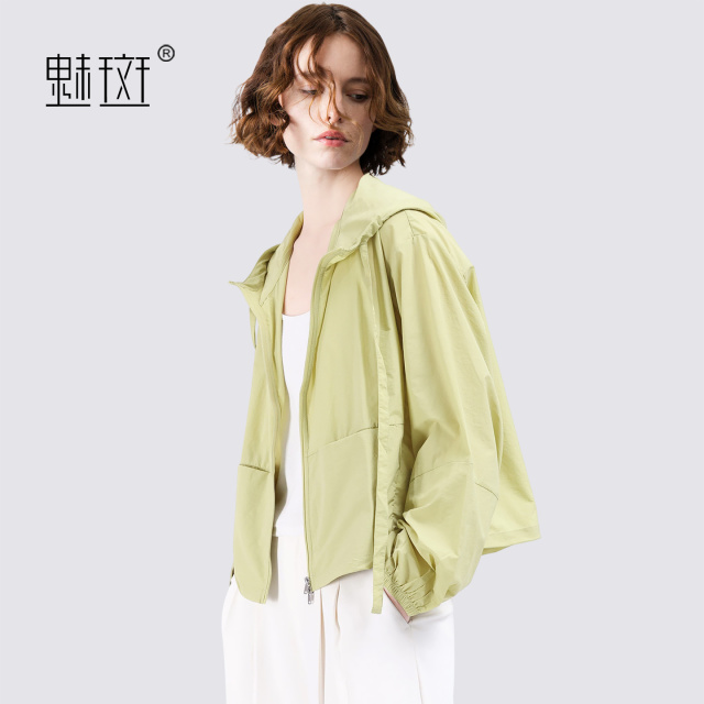 13531882.魅斑绿色飘带连帽短外套防晒衣