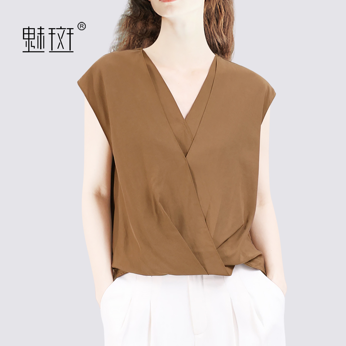 13531868.魅斑V领100%莱赛尔衬衫