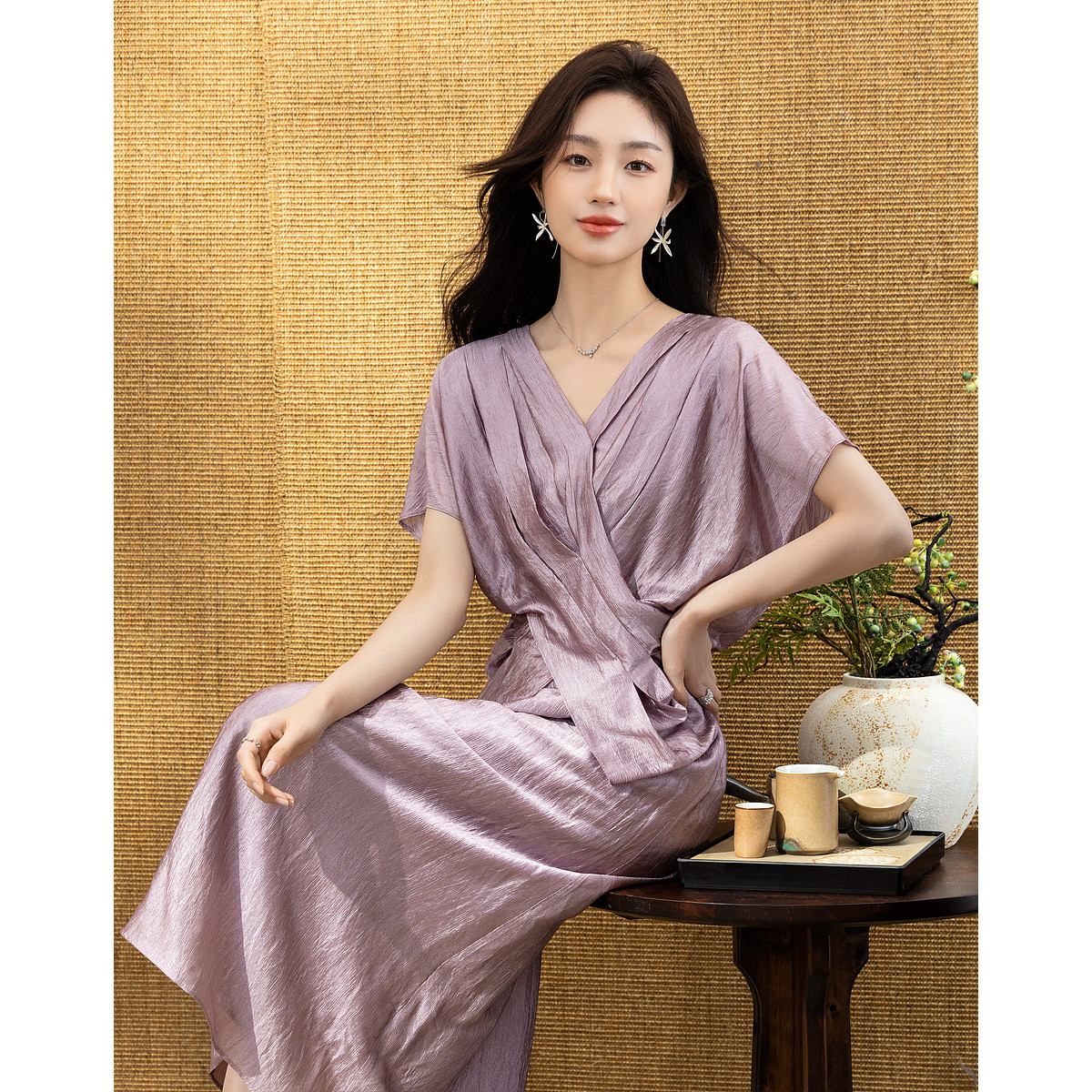 13534865.【皱感醋酸】夏季优雅静奢V领交叉收腰蝙蝠袖轻薄连衣裙女高级感