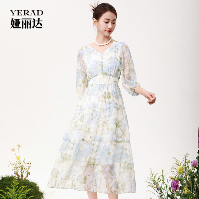 13536325.【娅丽达】碎花V领收腰时尚连衣裙