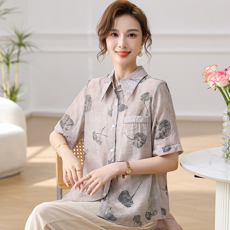 13539745.妈妈装夏季翻领花色短袖衬衫821