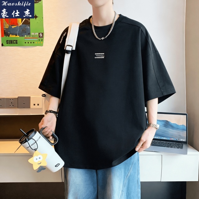 13551071.《休闲简约》夏季新款休闲舒适透气潮流青少年圆领T恤