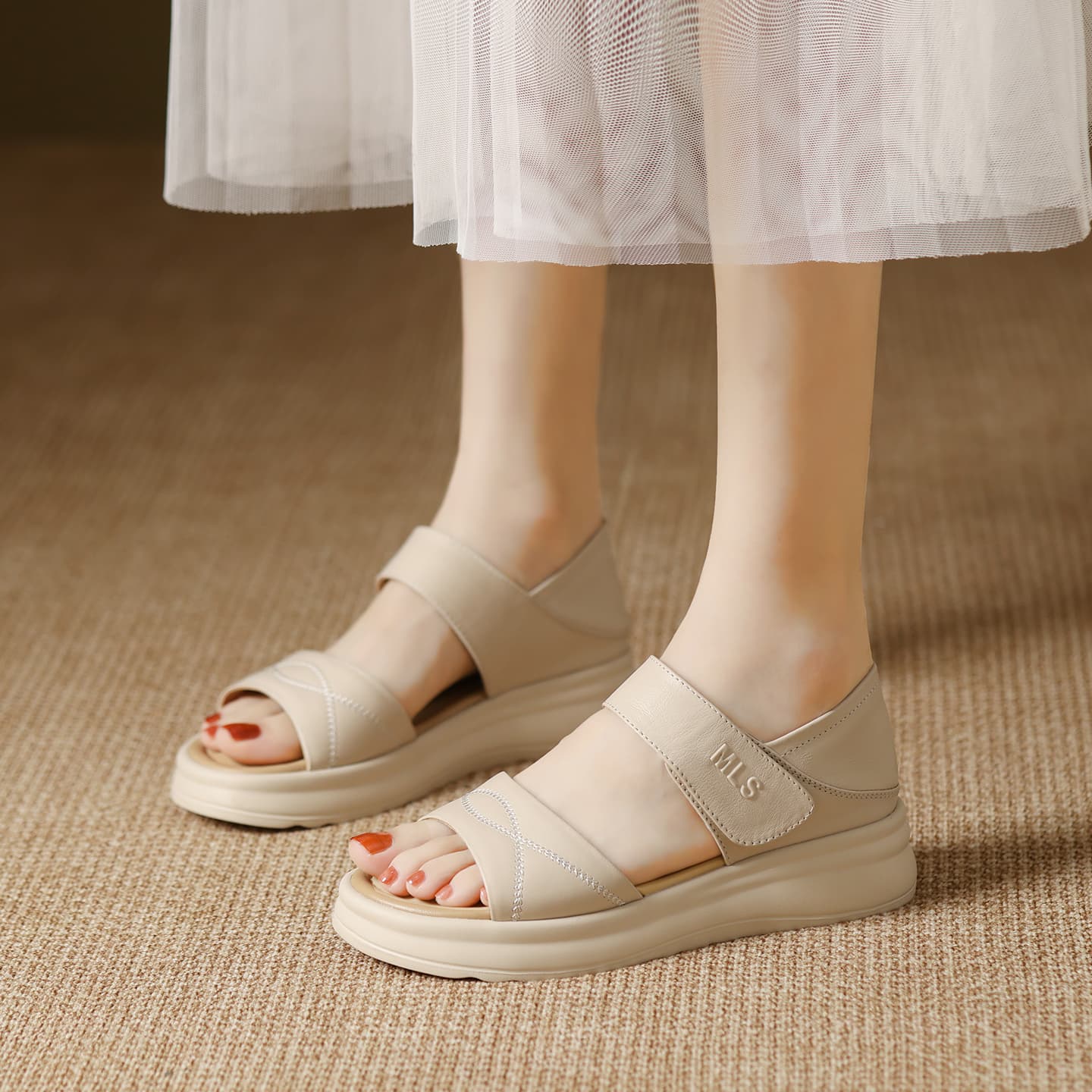 13592449.【头层牛皮】夏季新款真皮女鞋舒适一字带凉鞋女厚底中空凉鞋女