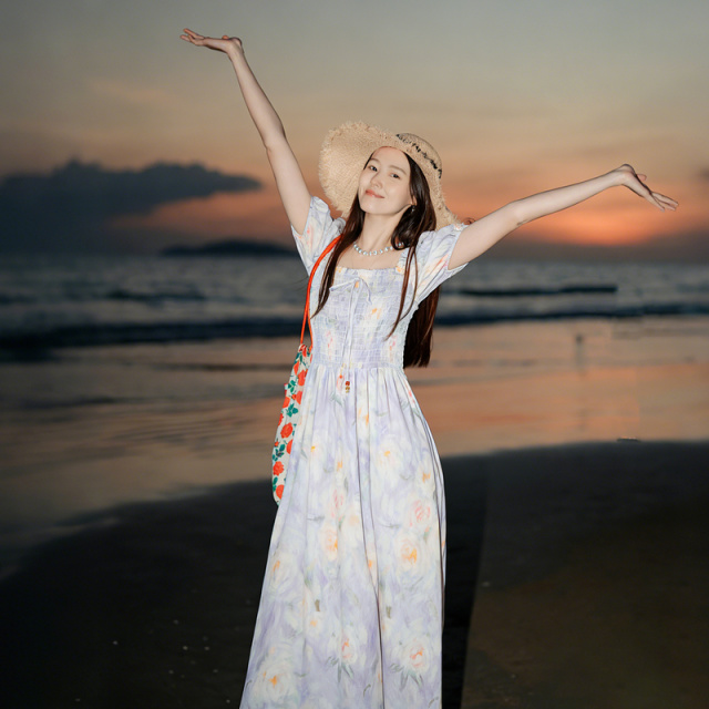 13596580.【纯棉轻呼吸】夏季法式浪漫晕染印花方领A字显瘦氛围感女连衣裙