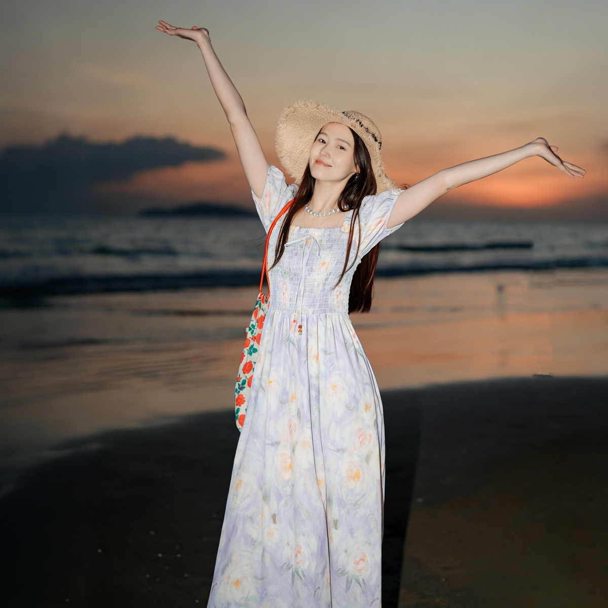 13596580.【纯棉轻呼吸】夏季法式浪漫晕染印花方领A字显瘦氛围感女连衣裙