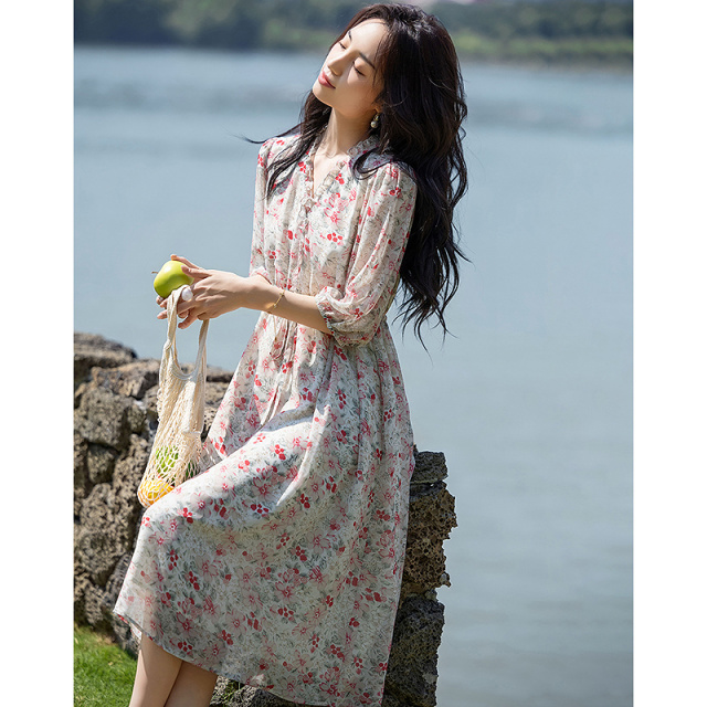 13597872.【印花罗曼史】夏季法式花边V领高腰A字小个子气质女式连衣裙
