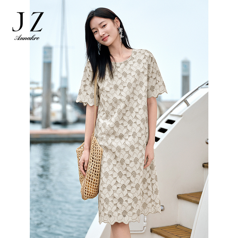 13600745.【花影裙】玖姿安娜蔻优雅法式重工刺绣镂空连衣裙女夏季新款