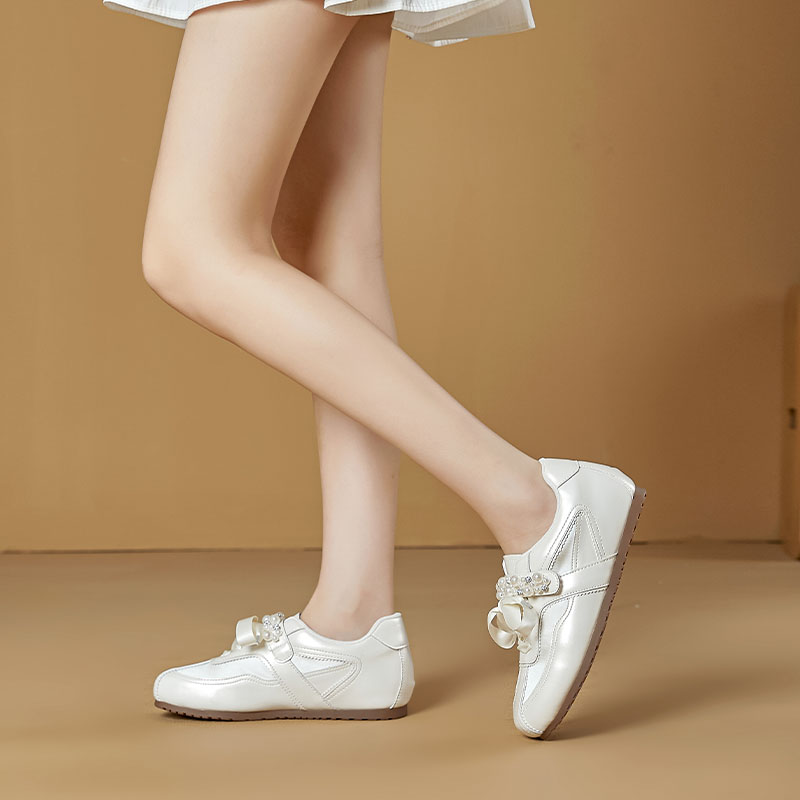 13600835.墨斯本真皮垫芭蕾风德训鞋女新款法式潮流珍珠舒适运动百搭休闲女鞋12817