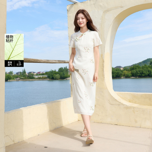 13599456.三彩若潮大码女装2026夏季新款新中式立领连衣裙绣花显瘦微胖MM