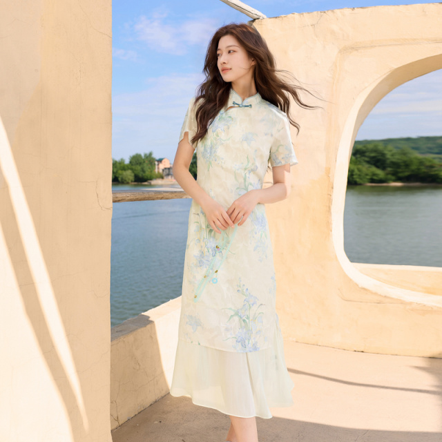 13600170.三彩若潮大码女装2026夏季新款新中式立领连衣裙剪花显瘦微胖MM