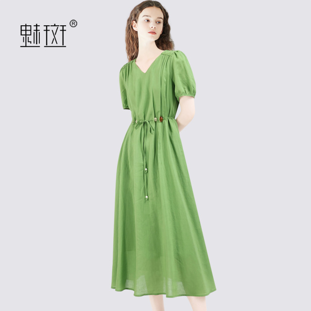 13603192.魅斑串珠抽绳V领连衣裙A字裙