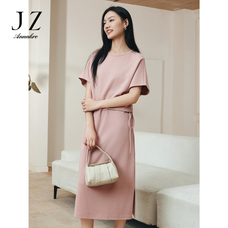 13602820.玖姿安娜蔻休闲简约风抽绳轻运动宽松收腰连衣裙女夏季新款