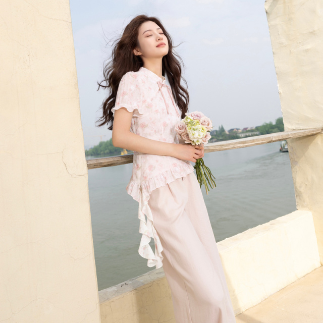 13599517.三彩若潮大码女装2026夏季新款立领印花上衣短袖飘带显瘦微胖MM