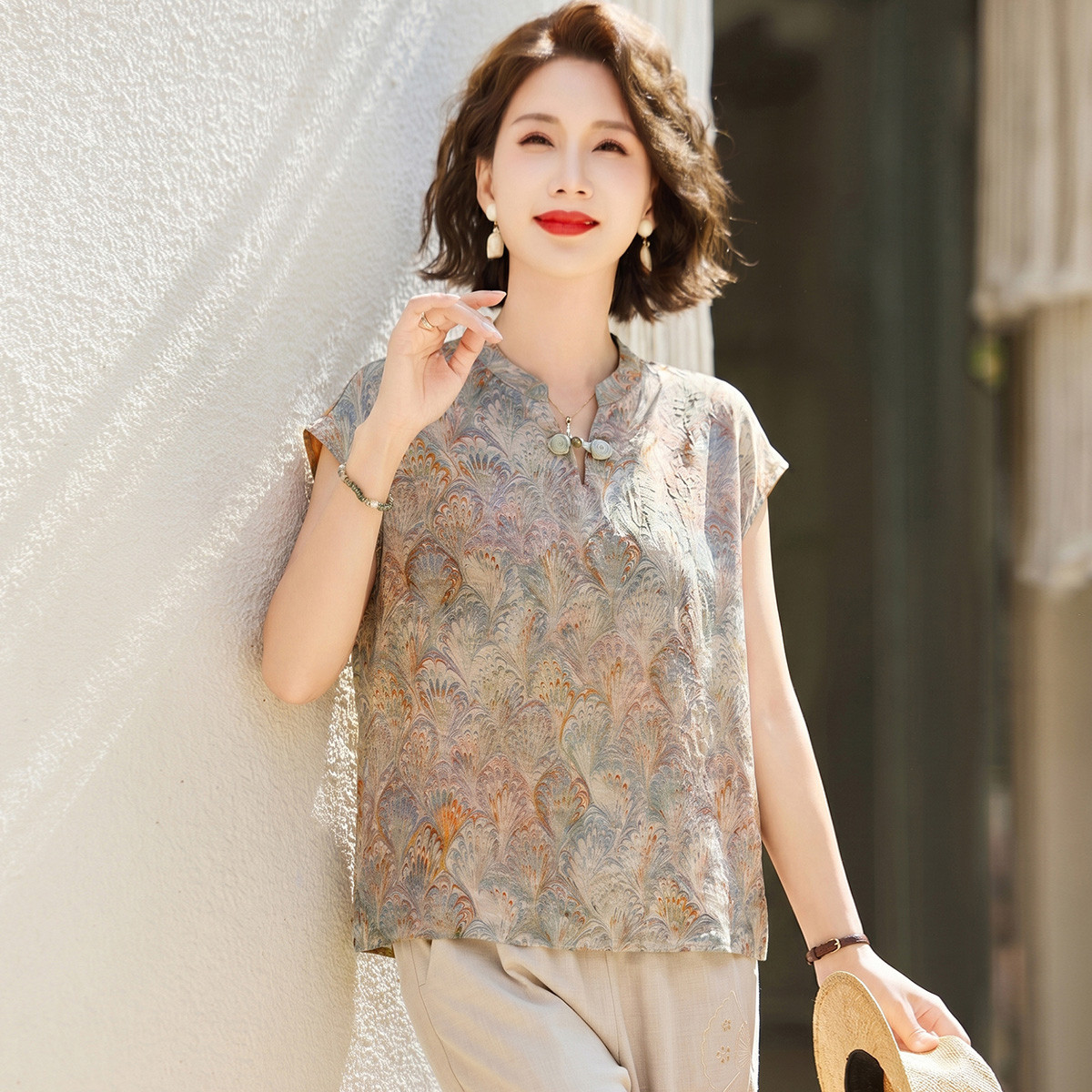 13622261.中年女士夏季薄款T恤时尚短袖圆领上衣中老年妈妈气质夏装