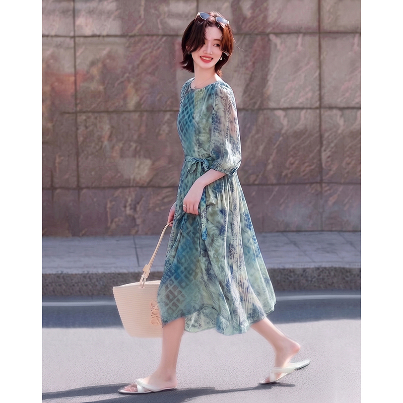 13626043.【莱赛尔】夏季优雅风小碎褶圆领印花七分袖显瘦连衣裙女小个子