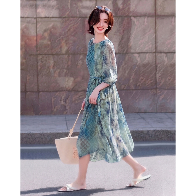 13626043.【莱赛尔】夏季优雅风小碎褶圆领印花七分袖显瘦连衣裙女小个子