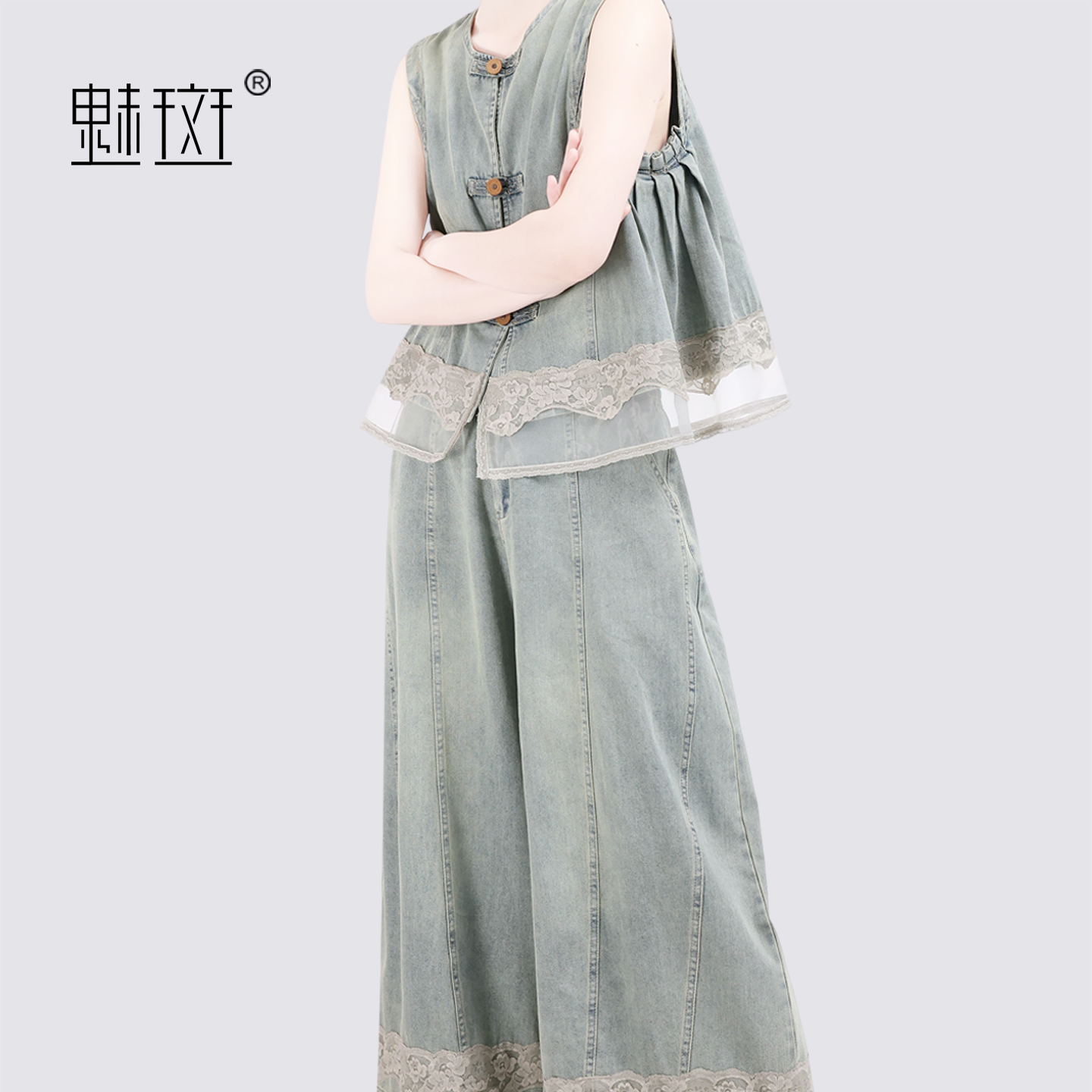 13630624.魅斑蕾丝拼接背心阔腿裤两件套牛仔套装